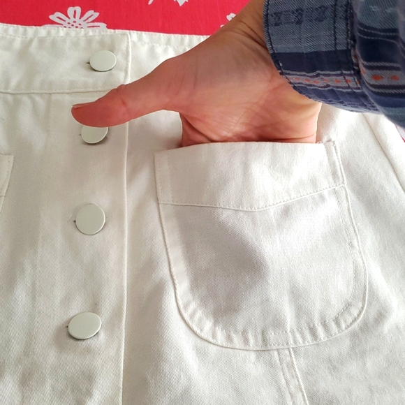 3/$25 White denim "70's" retro mini skirt (sz sm) - Picture 4 of 7